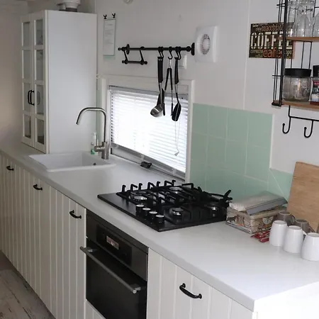 Knus Vakantiehuis Op Rustig Park Holiday home *